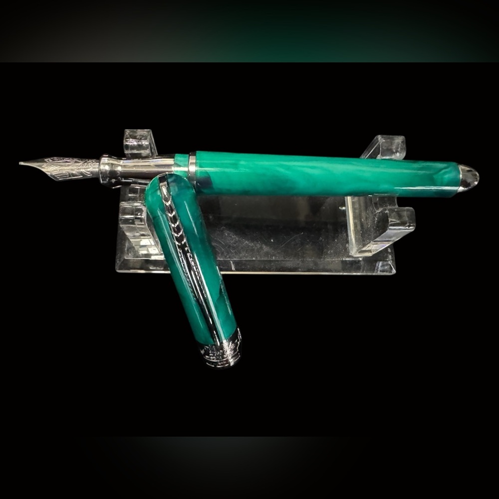 Pineider Avatar 2019 Ur Forest
Fountain Pen - Stainless Steel M Nib
